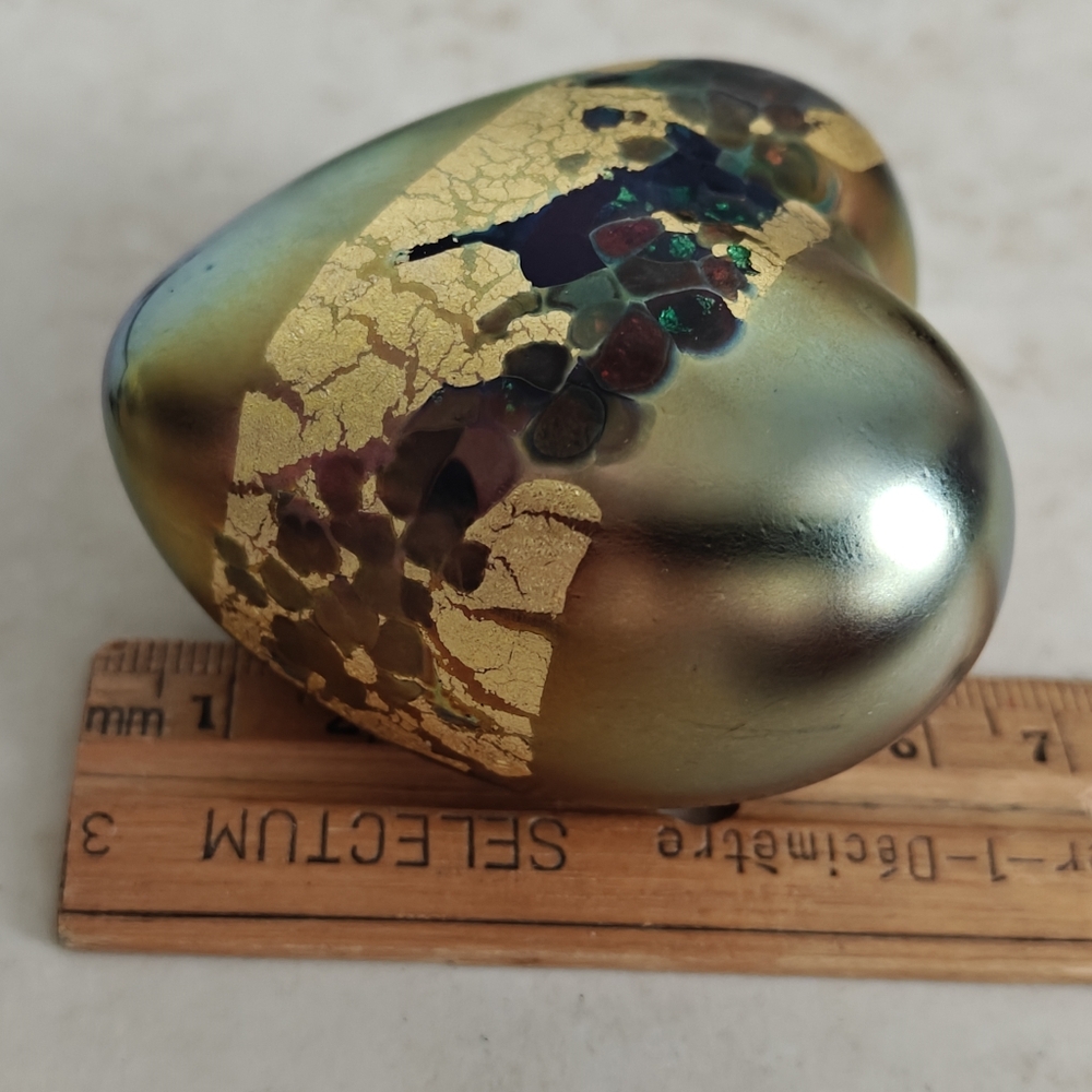 Signed Robert Held Iridescent Heart-Shaped Art Glass Sculpture/ Paperweight - Picture 12 of 14